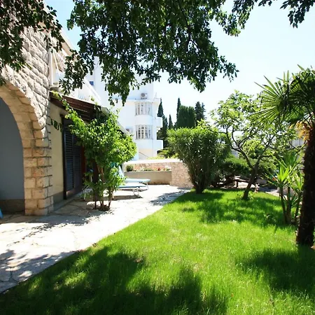 Aurelia Apartment