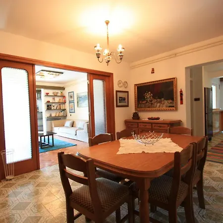 Aurelia Apartment