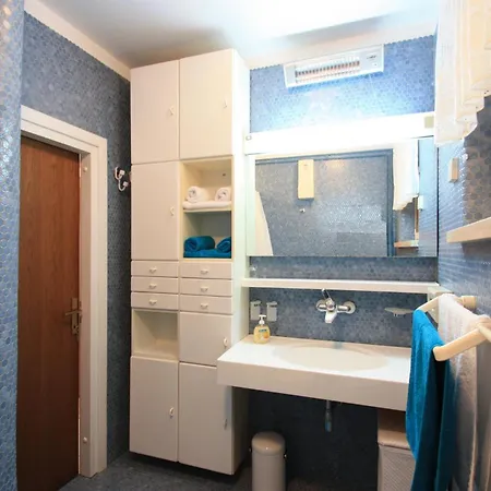Aurelia Apartment *
